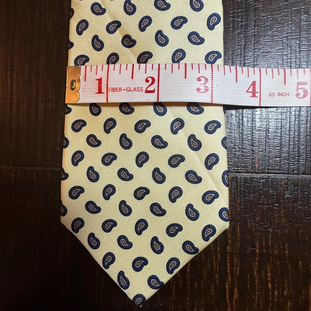 Vintage Carter & Holmes Mens Silk Tie Butter Yellow Navy Paisley Italian Necktie